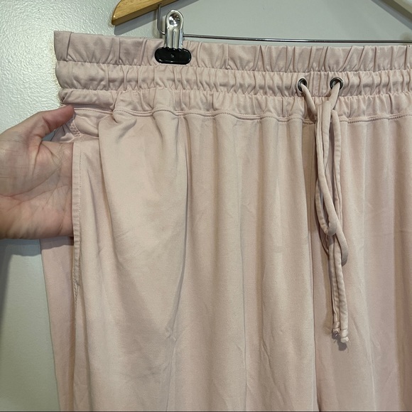 SALE: Pink Fabletics Joggers 4X - Picture 3 of 7